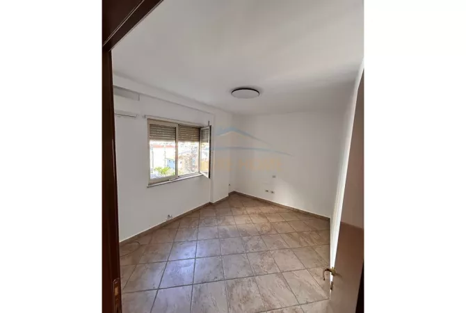 Ambient Zyre per qera, Rruga Fortuzi, Tirane