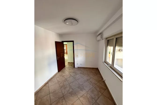 Business Property for Rent 3+1 in Tirana - 600 Euro