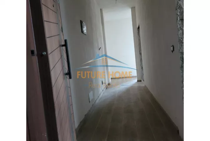 Shtepi ne shitje Apartament ne Tirane, 2+1, Mobilimi Bosh, pa mobiluar, Pagesa 156,000  Euro.