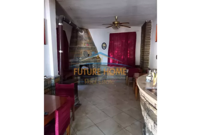 Ambiente Commerciale in Vendita 2+1 a Berat - 130,000 Euro