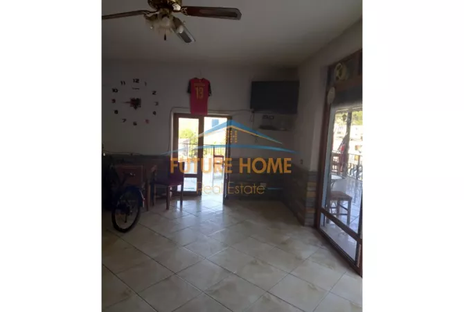 Ambiente Commerciale in Vendita 2+1 a Berat - 130,000 Euro