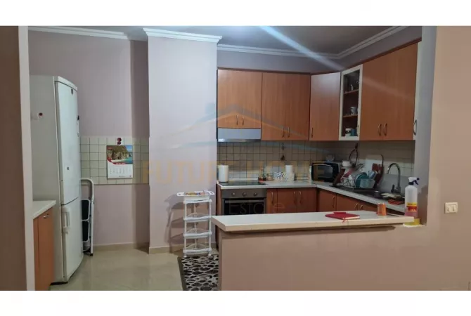 Shtepi ne shitje Apartament ne Tirane, 2+1, Mobilimi E mobiluar, Pagesa 240,000  Euro.