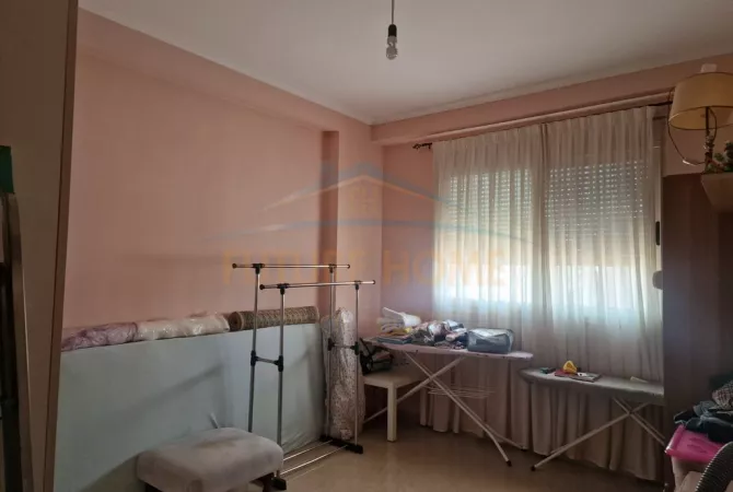 Shtepi ne shitje Apartament ne Tirane, 2+1, Mobilimi E mobiluar, Pagesa 240,000  Euro.