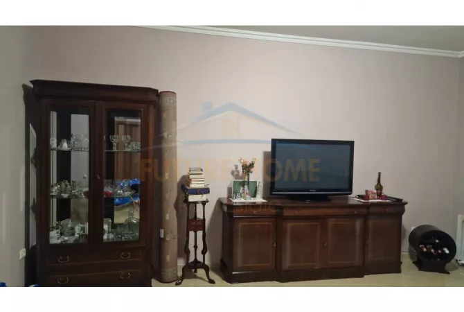 Shtepi ne shitje Apartament ne Tirane, 2+1, Mobilimi E mobiluar, Pagesa 240,000  Euro.