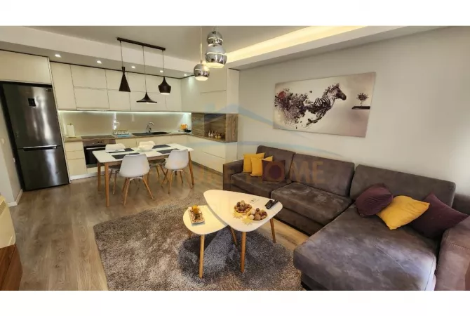 Shtepi me qera Apartament ne Tirane, 2+1, Mobilimi E mobiluar, Pagesa 700  Euro.