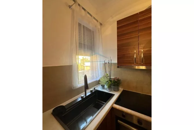 Shtepi ne shitje Apartament ne Tirane, 1+1, Mobilimi E mobiluar, Pagesa 159,000  Euro.