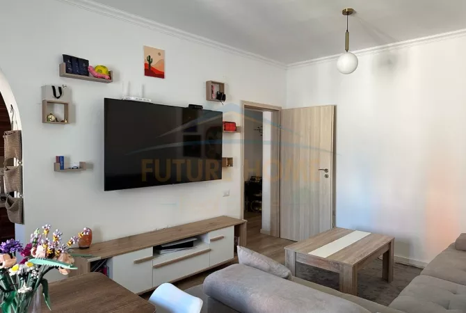 Shtepi ne shitje Apartament ne Tirane, 1+1, Mobilimi E mobiluar, Pagesa 159,000  Euro.