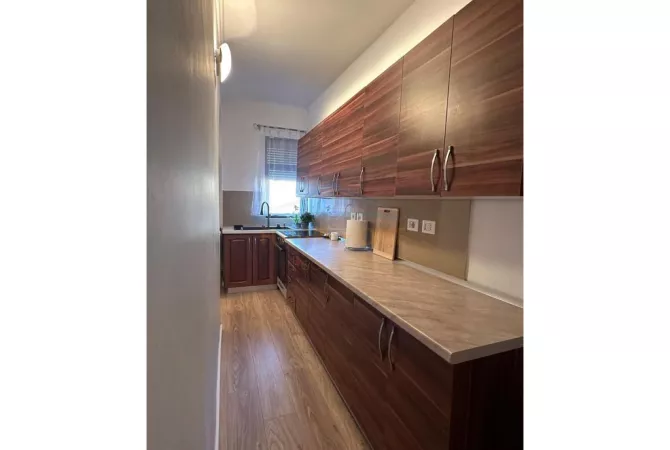 Shtepi ne shitje Apartament ne Tirane, 1+1, Mobilimi E mobiluar, Pagesa 159,000  Euro.