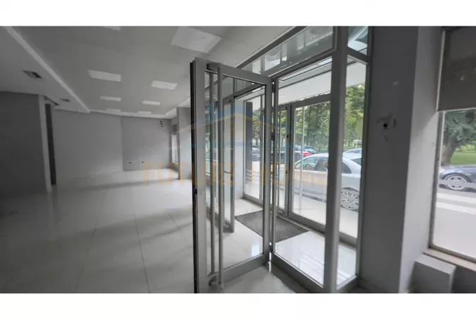 Business Property for Rent 1+1 in Korca - 2,200 Euro