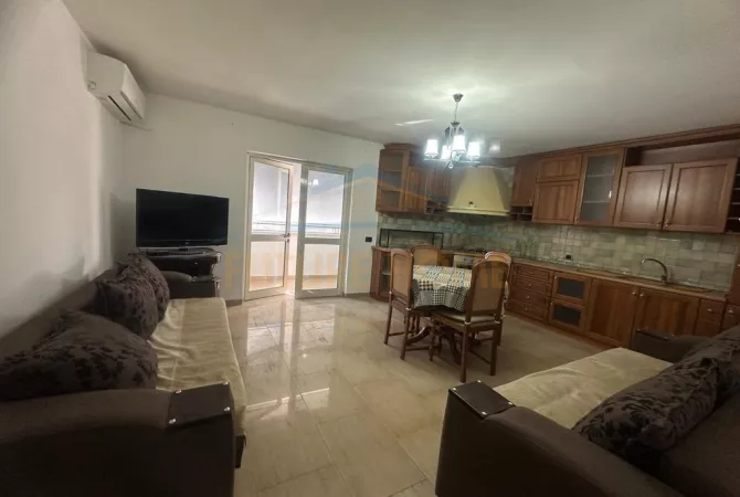 Casa in affitto 3+1 a Tirana - 1,000 Euro