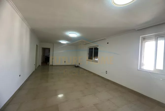 Appartamento in affitto a Tirana 3+1, SemiArredato