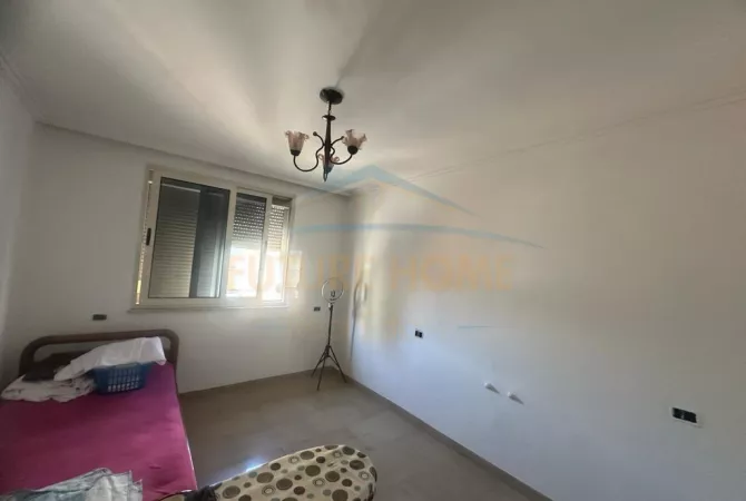 Appartamento in affitto a Tirana 3+1, SemiArredato