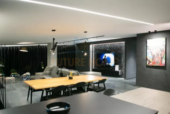 Shtepi ne shitje Penthose(kati i fundit panoramik) ne Tirane, 3+1, Mobilimi E mobiluar, Pagesa 850,000  Euro.