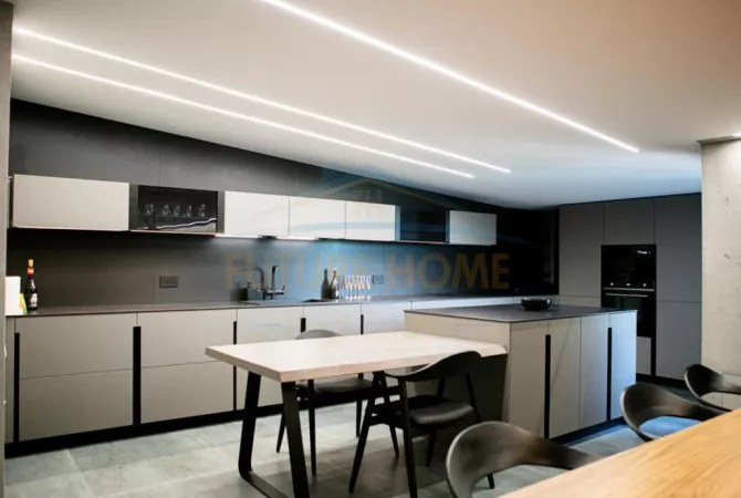 Shtepi ne shitje Penthose(kati i fundit panoramik) ne Tirane, 3+1, Mobilimi E mobiluar, Pagesa 850,000  Euro.