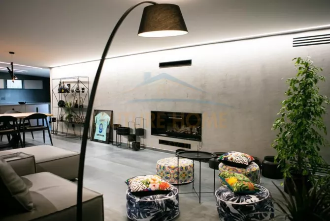 Shtepi ne shitje Penthose(kati i fundit panoramik) ne Tirane, 3+1, Mobilimi E mobiluar, Pagesa 850,000  Euro.