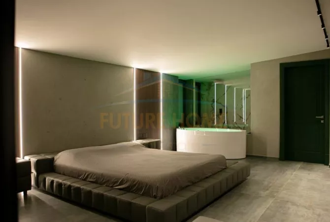 Shtepi ne shitje Penthose(kati i fundit panoramik) ne Tirane, 3+1, Mobilimi E mobiluar, Pagesa 850,000  Euro.