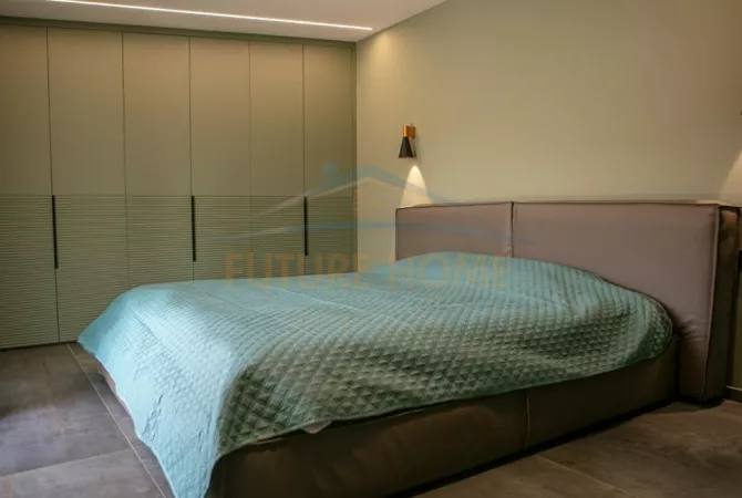 Shtepi ne shitje Penthose(kati i fundit panoramik) ne Tirane, 3+1, Mobilimi E mobiluar, Pagesa 850,000  Euro.