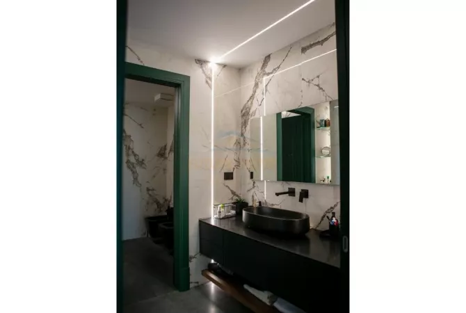 Shtepi ne shitje Penthose(kati i fundit panoramik) ne Tirane, 3+1, Mobilimi E mobiluar, Pagesa 850,000  Euro.