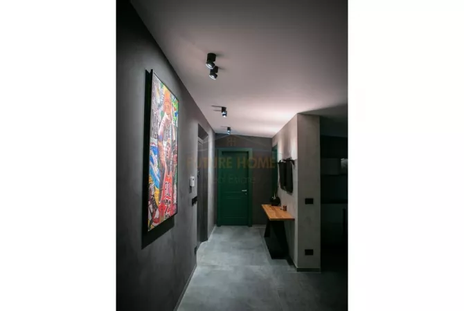 Shtepi ne shitje Penthose(kati i fundit panoramik) ne Tirane, 3+1, Mobilimi E mobiluar, Pagesa 850,000  Euro.