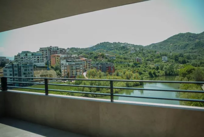 Shtepi ne shitje Penthose(kati i fundit panoramik) ne Tirane, 3+1, Mobilimi E mobiluar, Pagesa 850,000  Euro.