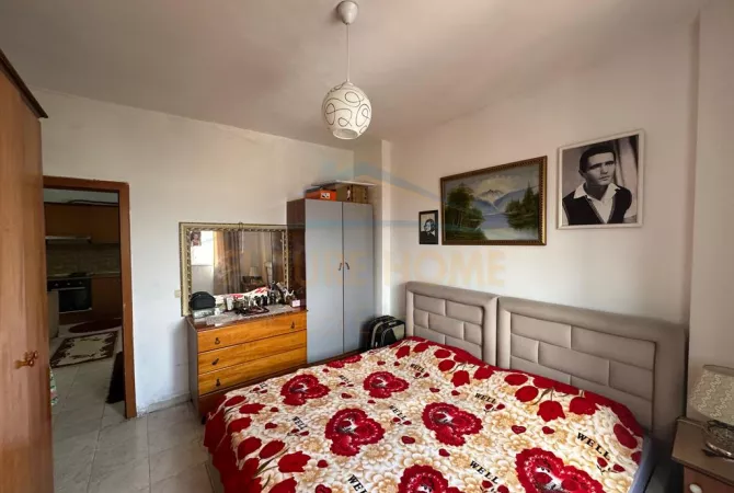 Shtepi ne shitje Apartament ne Tirane, 2+1, Mobilimi E mobiluar, Pagesa 160,000  Euro.