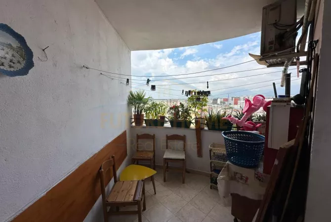 Shtepi ne shitje Apartament ne Tirane, 2+1, Mobilimi E mobiluar, Pagesa 160,000  Euro.