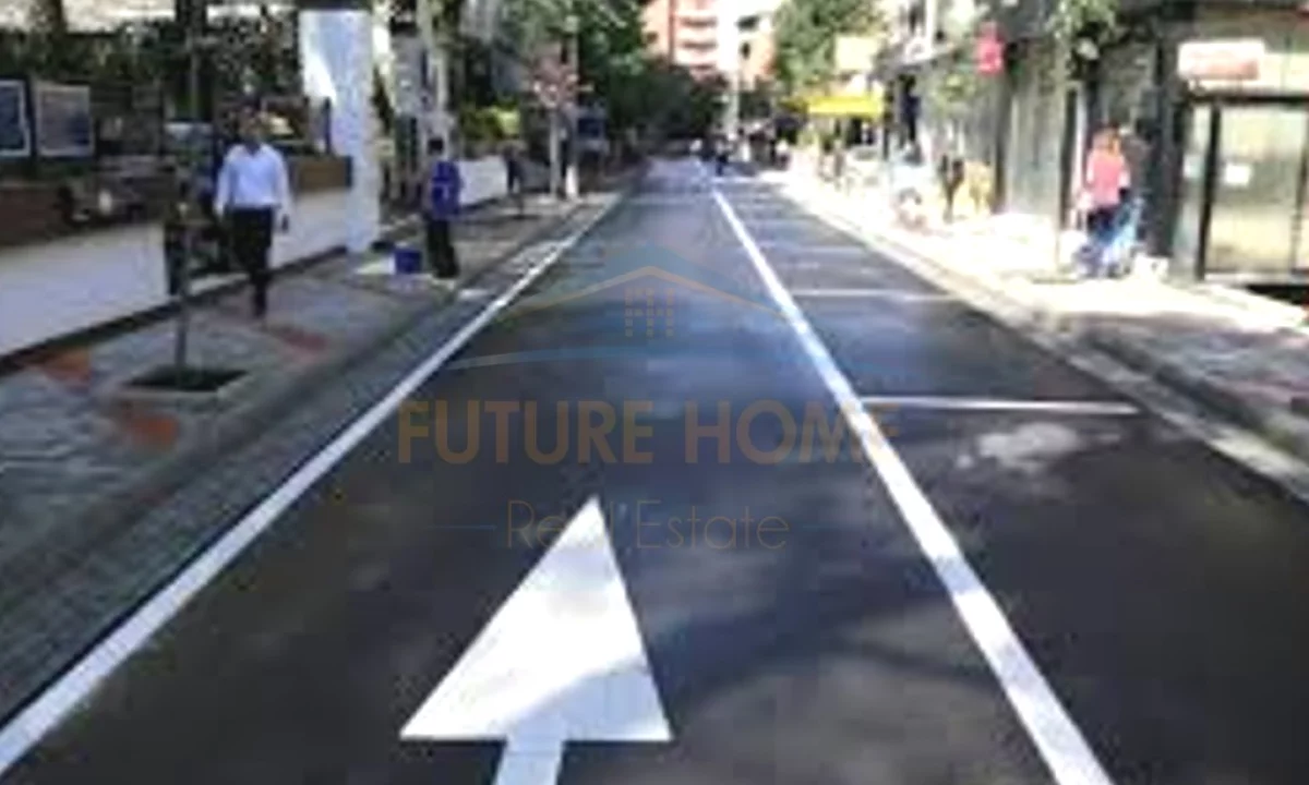 Ambient me qera, Blloku, Tirane