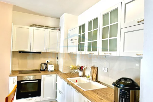 Shtepi ne shitje Apartament ne Tirane, 2+1, Mobilimi E mobiluar, Pagesa 175,000  Euro.