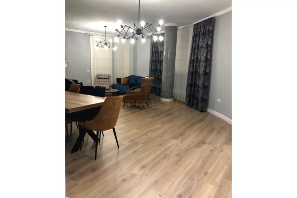 Kati i 2 i një Vile 4-katëshe per qera tek Vilat Gjermane