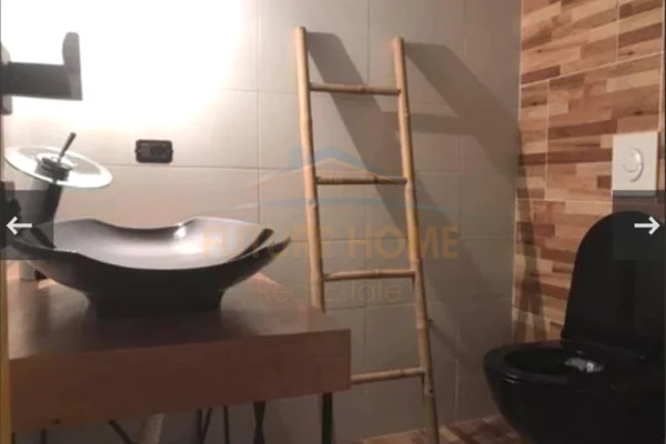 Ambient Biznesi per qera , Rruga 