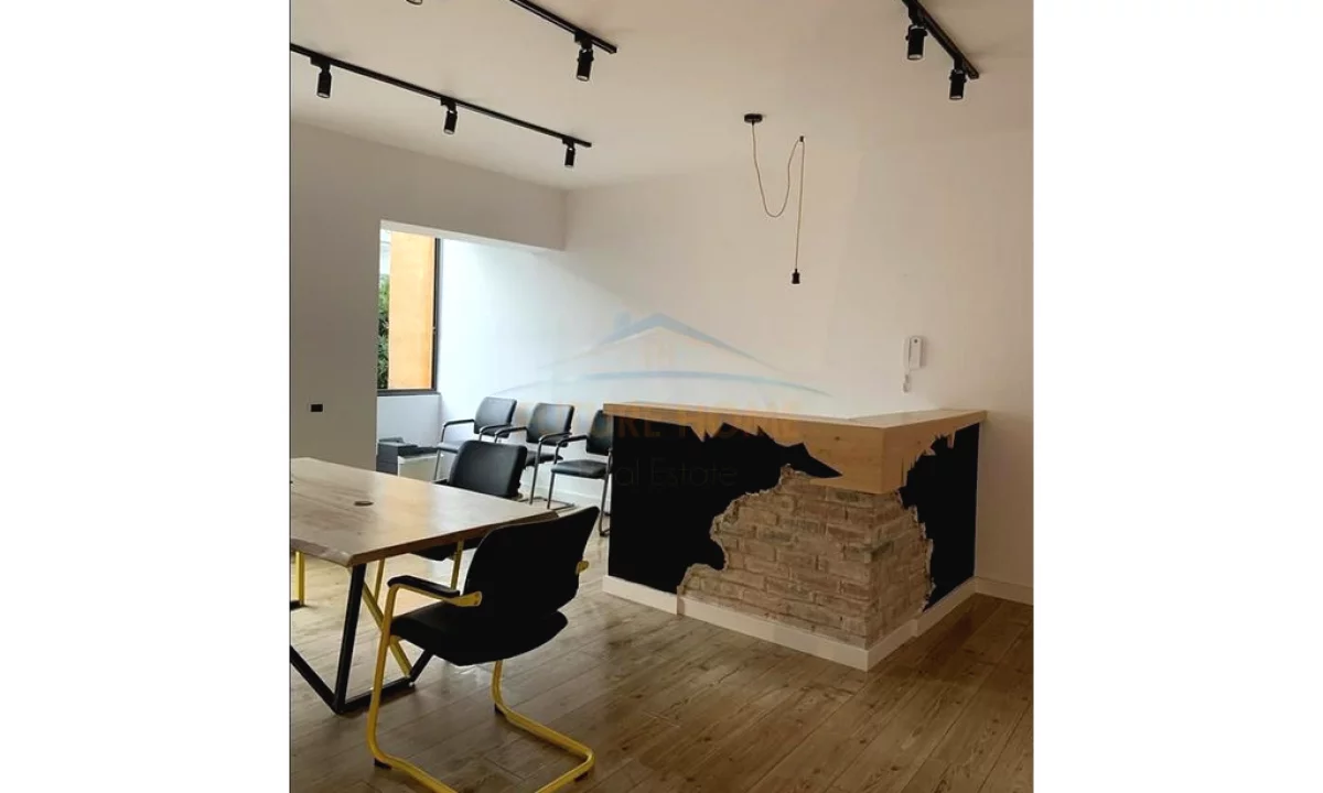 Ambient Biznesi per qera , Rruga 