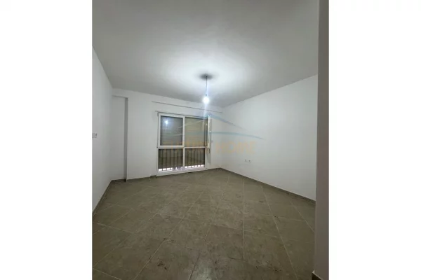 Shtepi ne shitje Apartament ne Tirane, 2+1, Mobilimi Bosh, pa mobiluar, Pagesa 200,000  Euro.
