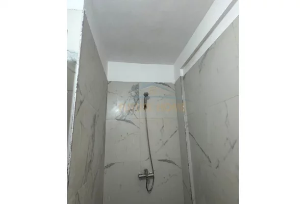 Shtepi ne shitje Apartament ne Tirane, 2+1, Mobilimi Bosh, pa mobiluar, Pagesa 200,000  Euro.
