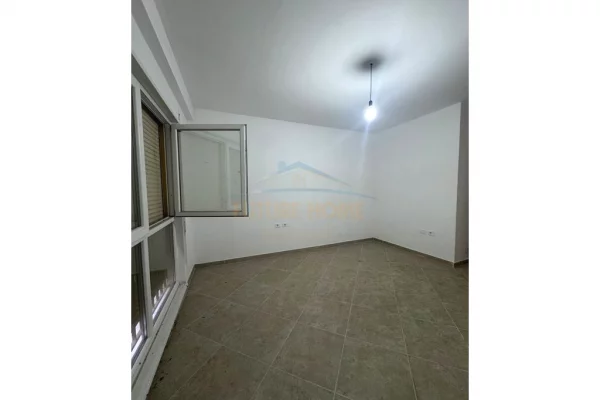Shtepi ne shitje Apartament ne Tirane, 2+1, Mobilimi Bosh, pa mobiluar, Pagesa 200,000  Euro.