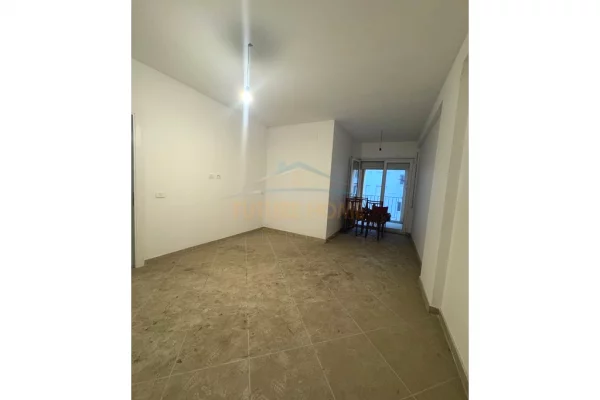 Shtepi ne shitje Apartament ne Tirane, 2+1, Mobilimi Bosh, pa mobiluar, Pagesa 200,000  Euro.