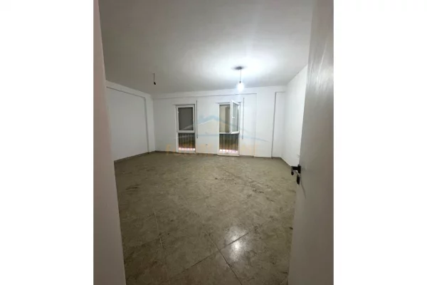 Shtepi ne shitje Apartament ne Tirane, 2+1, Mobilimi Bosh, pa mobiluar, Pagesa 200,000  Euro.