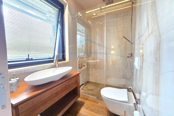 Shtepi ne shitje Apartament ne Tirane, 2+1, Mobilimi E mobiluar, Pagesa 650,000  Euro.