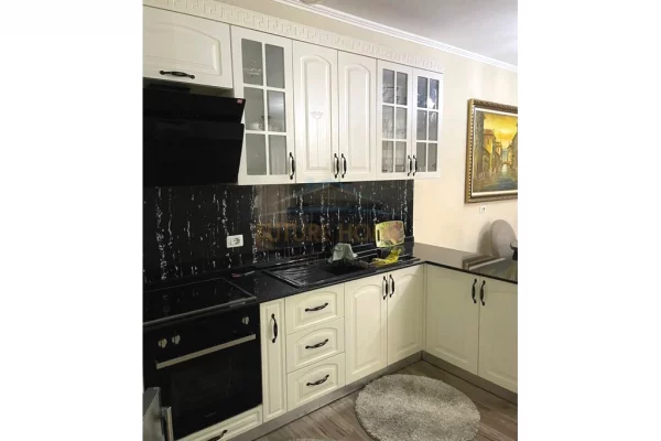 Shtepi ne shitje Apartament ne Tirane, 2+1, Mobilimi E mobiluar, Pagesa 165,000  Euro.