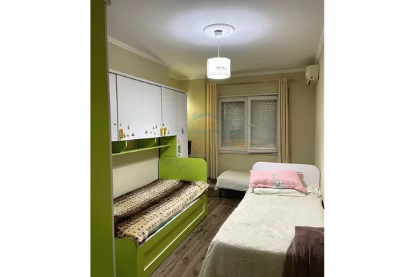 Shtepi ne shitje Apartament ne Tirane, 2+1, Mobilimi E mobiluar, Pagesa 165,000  Euro.