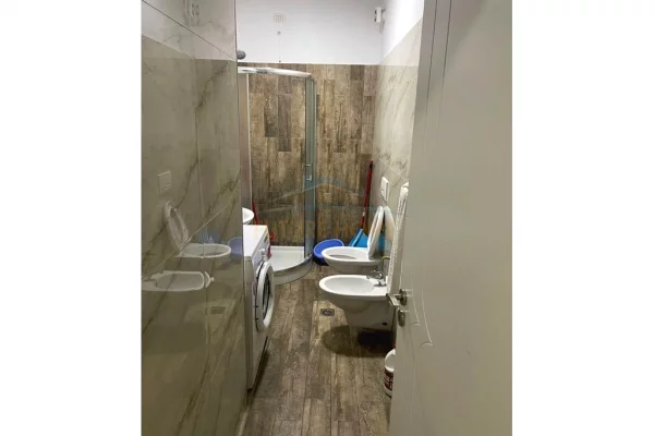 Shtepi ne shitje Apartament ne Tirane, 2+1, Mobilimi E mobiluar, Pagesa 165,000  Euro.