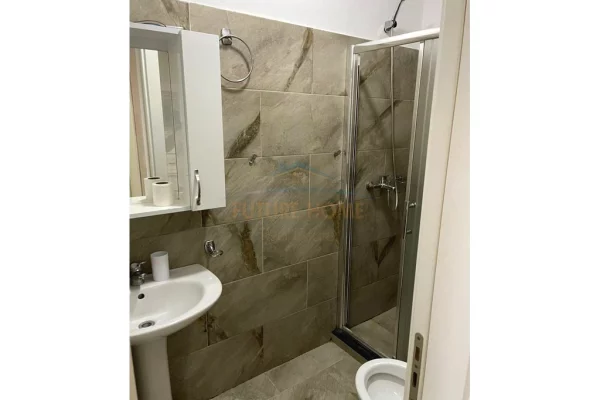 Shtepi ne shitje Apartament ne Tirane, 2+1, Mobilimi E mobiluar, Pagesa 165,000  Euro.