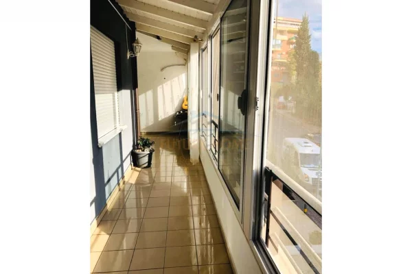 Shtepi ne shitje Apartament ne Tirane, 2+1, Mobilimi E mobiluar, Pagesa 165,000  Euro.