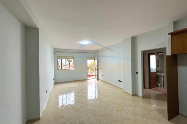 Shtepi me qera Apartament ne Tirane, 2+1, Mobilimi Bosh, pa mobiluar, Pagesa 600  Euro.