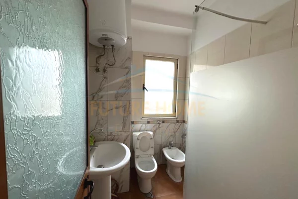 Shtepi me qera Apartament ne Tirane, 2+1, Mobilimi Bosh, pa mobiluar, Pagesa 600  Euro.
