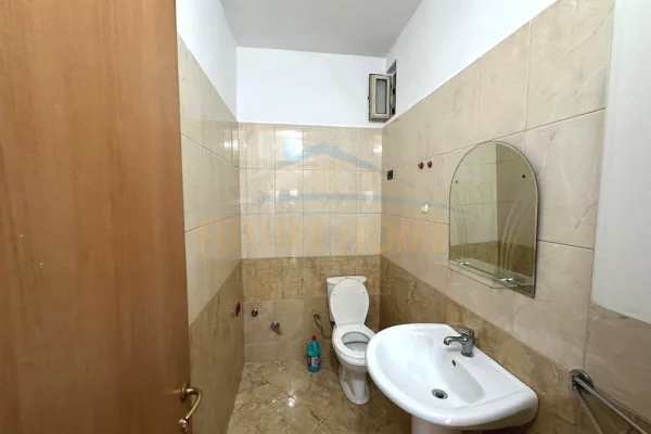 Shtepi me qera Apartament ne Tirane, 2+1, Mobilimi Bosh, pa mobiluar, Pagesa 600  Euro.