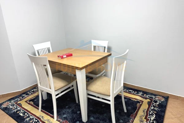 Shtepi me qera Apartament ne Tirane, 2+1, Mobilimi E mobiluar, Pagesa 800  Euro.