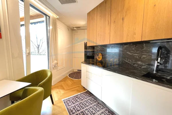 Shtepi ne shitje Apartament ne Tirane, 2+1, Mobilimi E mobiluar, Pagesa 369,000  Euro.