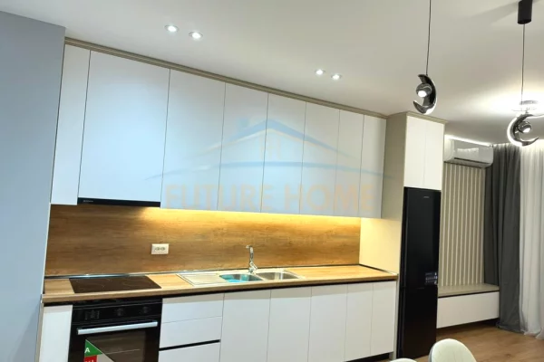 Appartamento in affitto a Tirana 2+1, Arredato