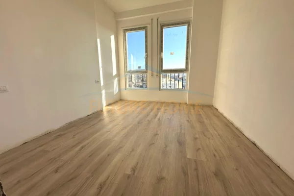 Apartament per shitje 2+1+2, Rruga 5 Maji, Tiranë.