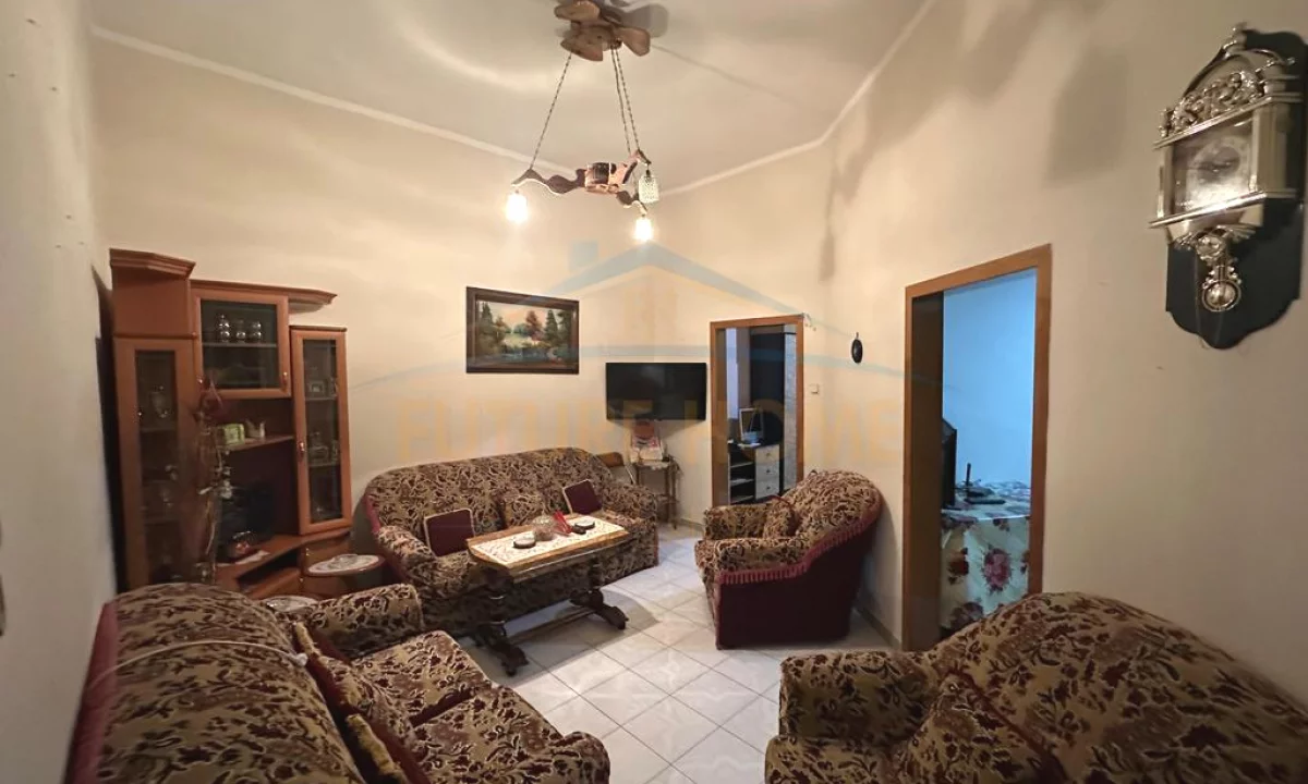 Shtepi me qera Apartament ne Tirane, 3+1, Mobilimi E mobiluar, Pagesa 900  Euro.